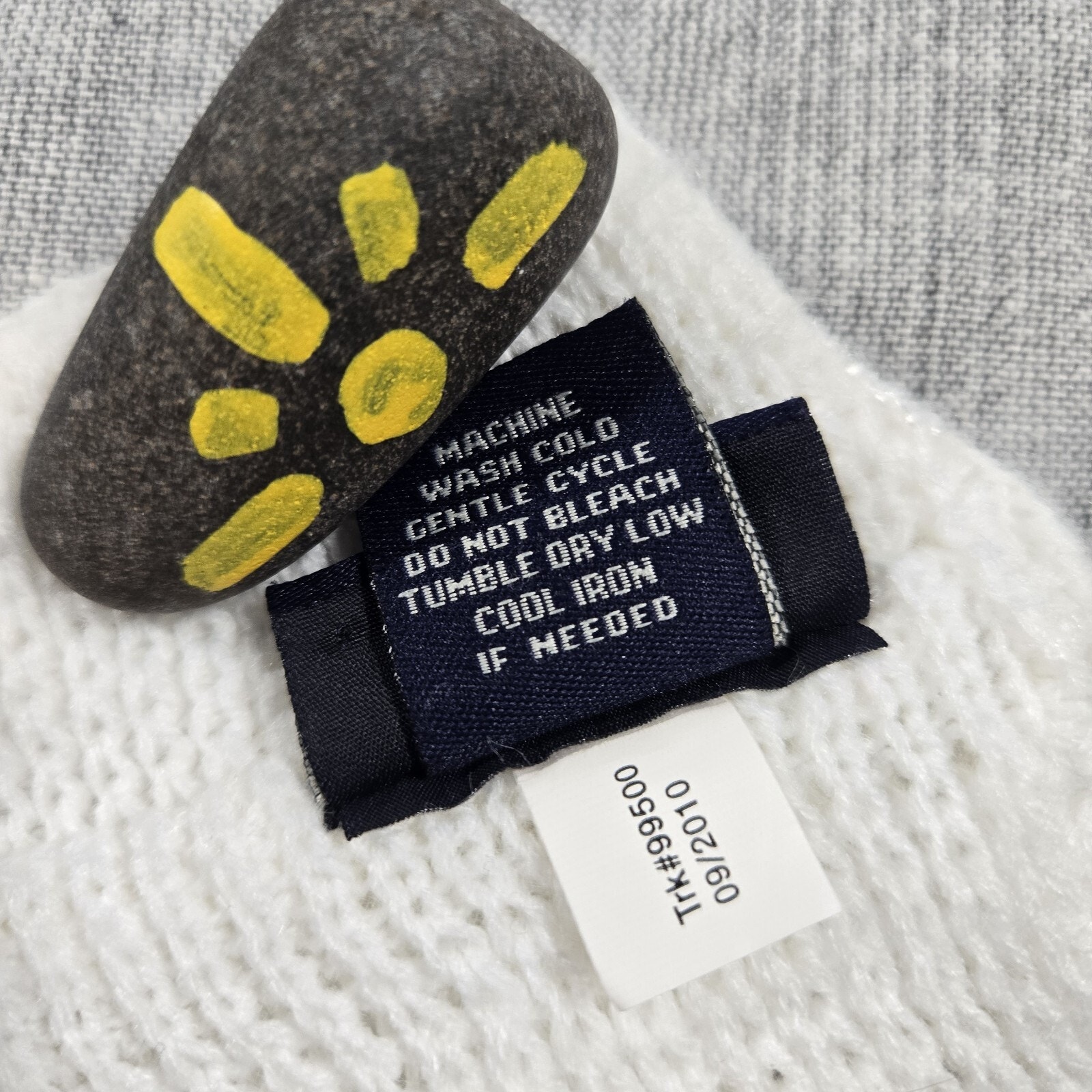Knitwear By Anastasia White Knit Square Shawl Scarf Textured Euc Winter Layering — image 5 of 8
